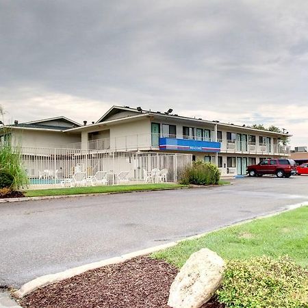 Motel 6 Manhattan Kansas Exterior foto