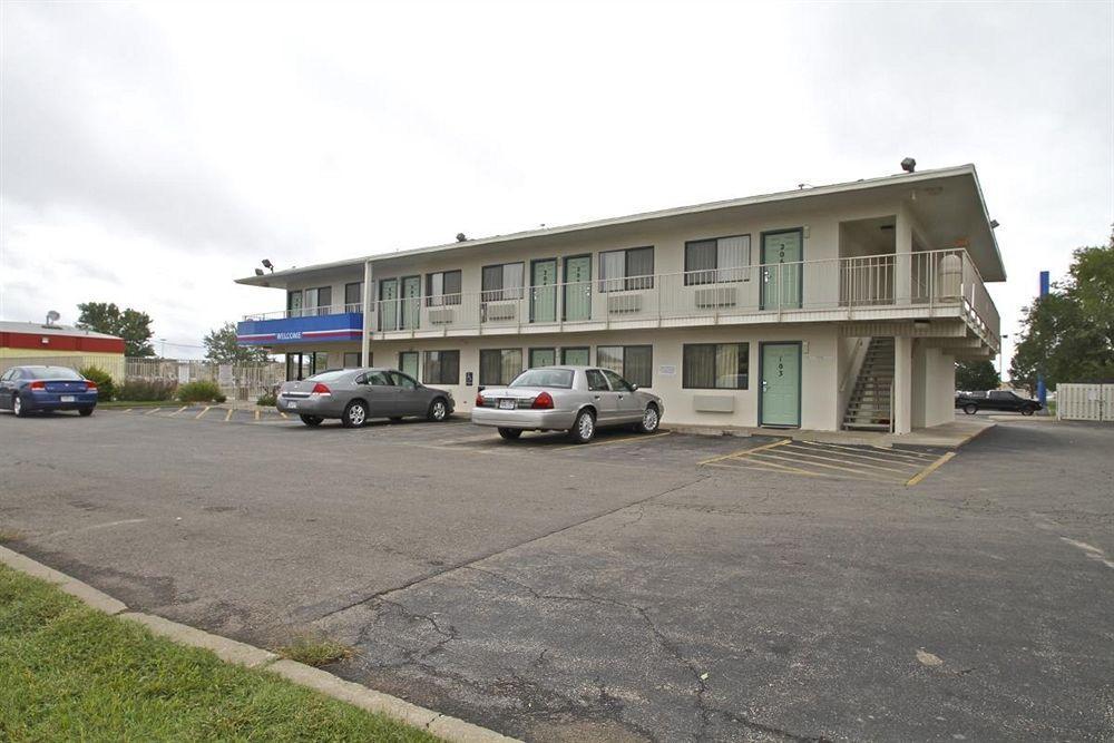 Motel 6 Manhattan Kansas Exterior foto