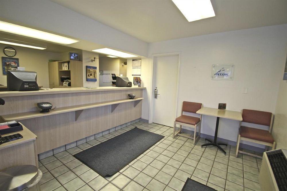 Motel 6 Manhattan Kansas Exterior foto