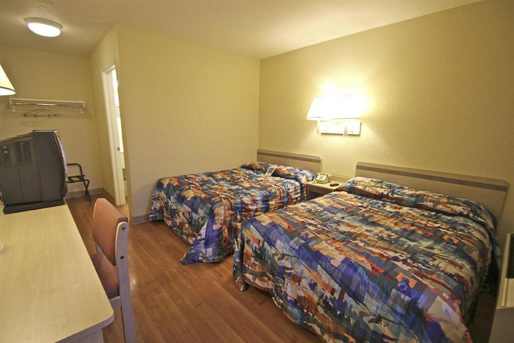 Motel 6 Manhattan Kansas Exterior foto