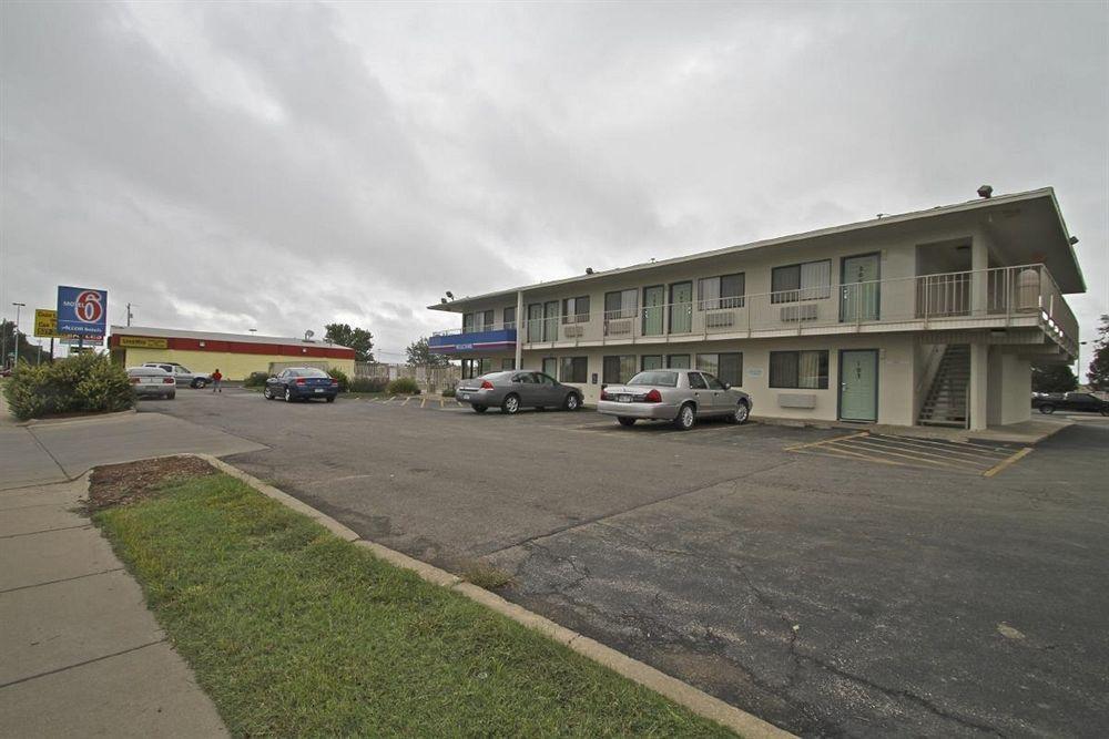 Motel 6 Manhattan Kansas Exterior foto